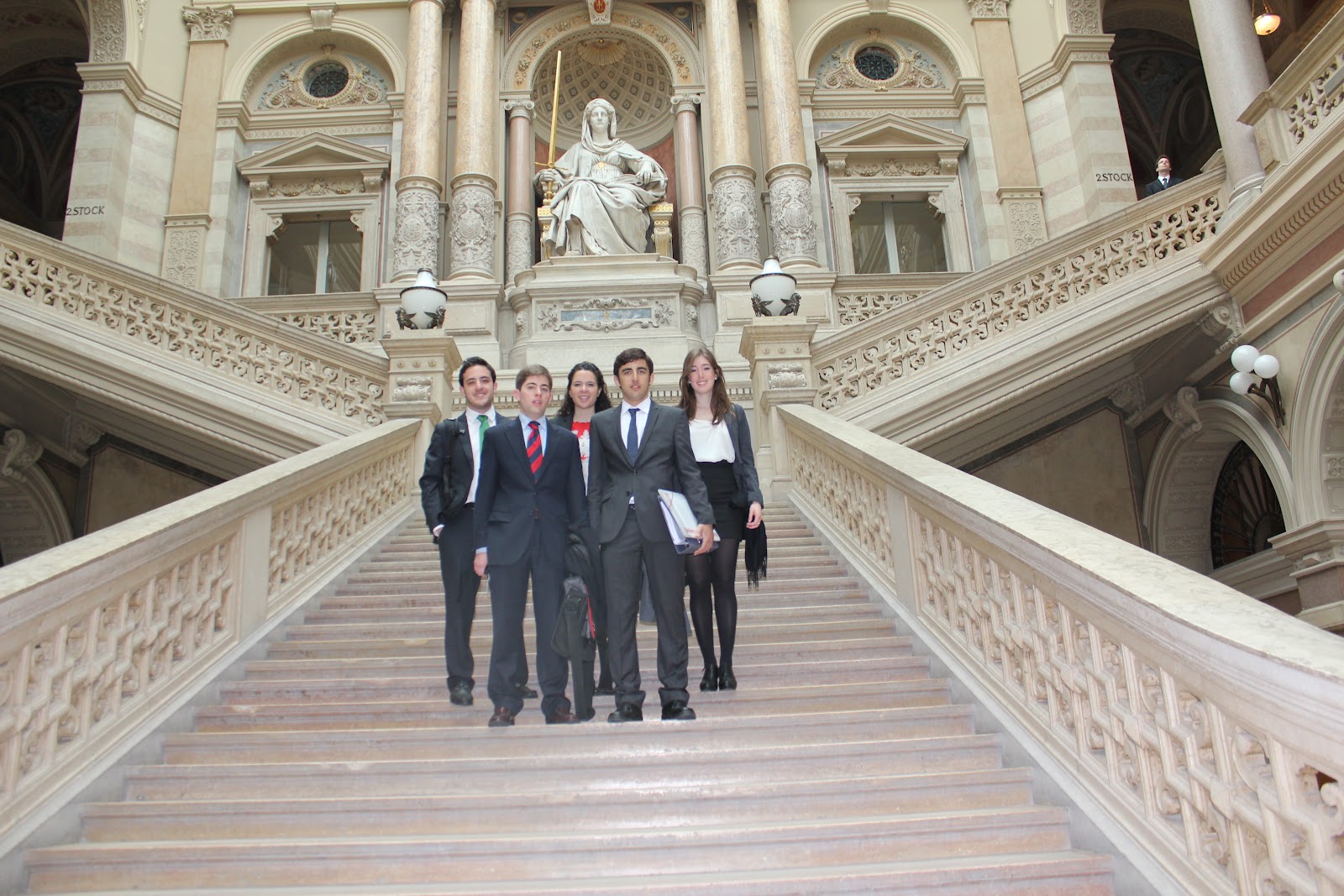 Derecho Y Universitarios 2012